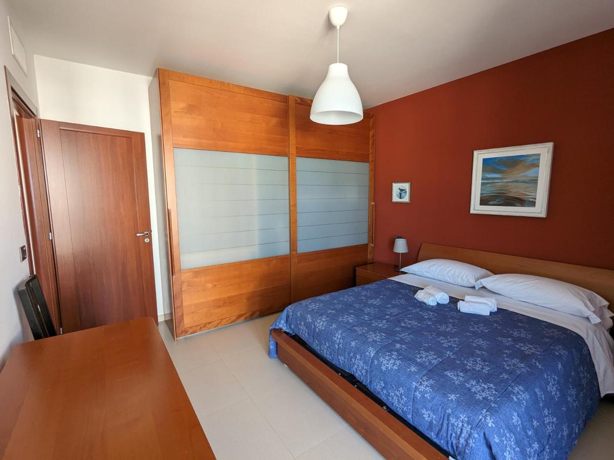 La Casa Dei Due Mari - Large Apartment With Parking Tarento Exterior foto