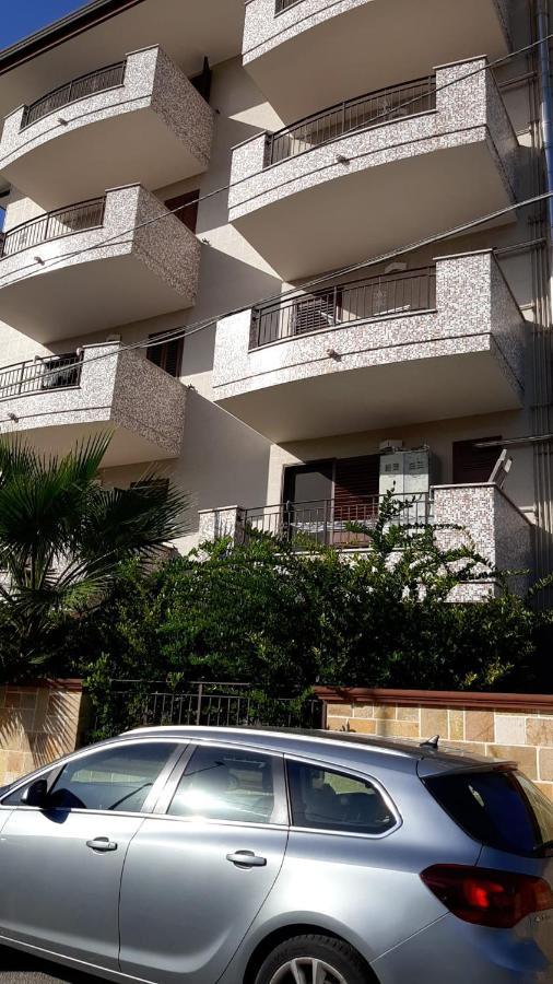 La Casa Dei Due Mari - Large Apartment With Parking Tarento Exterior foto