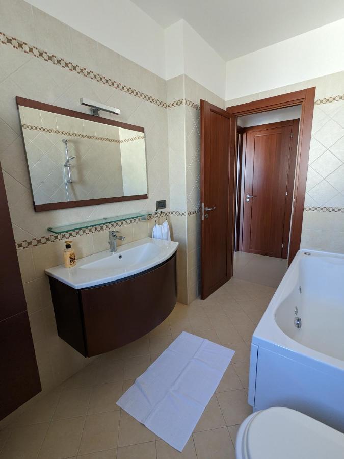 La Casa Dei Due Mari - Large Apartment With Parking Tarento Exterior foto