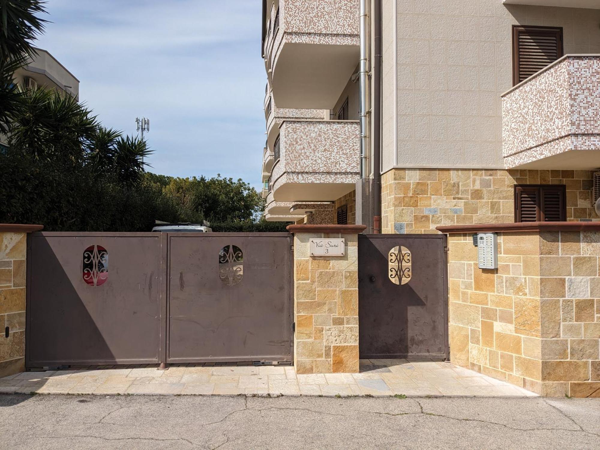 La Casa Dei Due Mari - Large Apartment With Parking Tarento Exterior foto