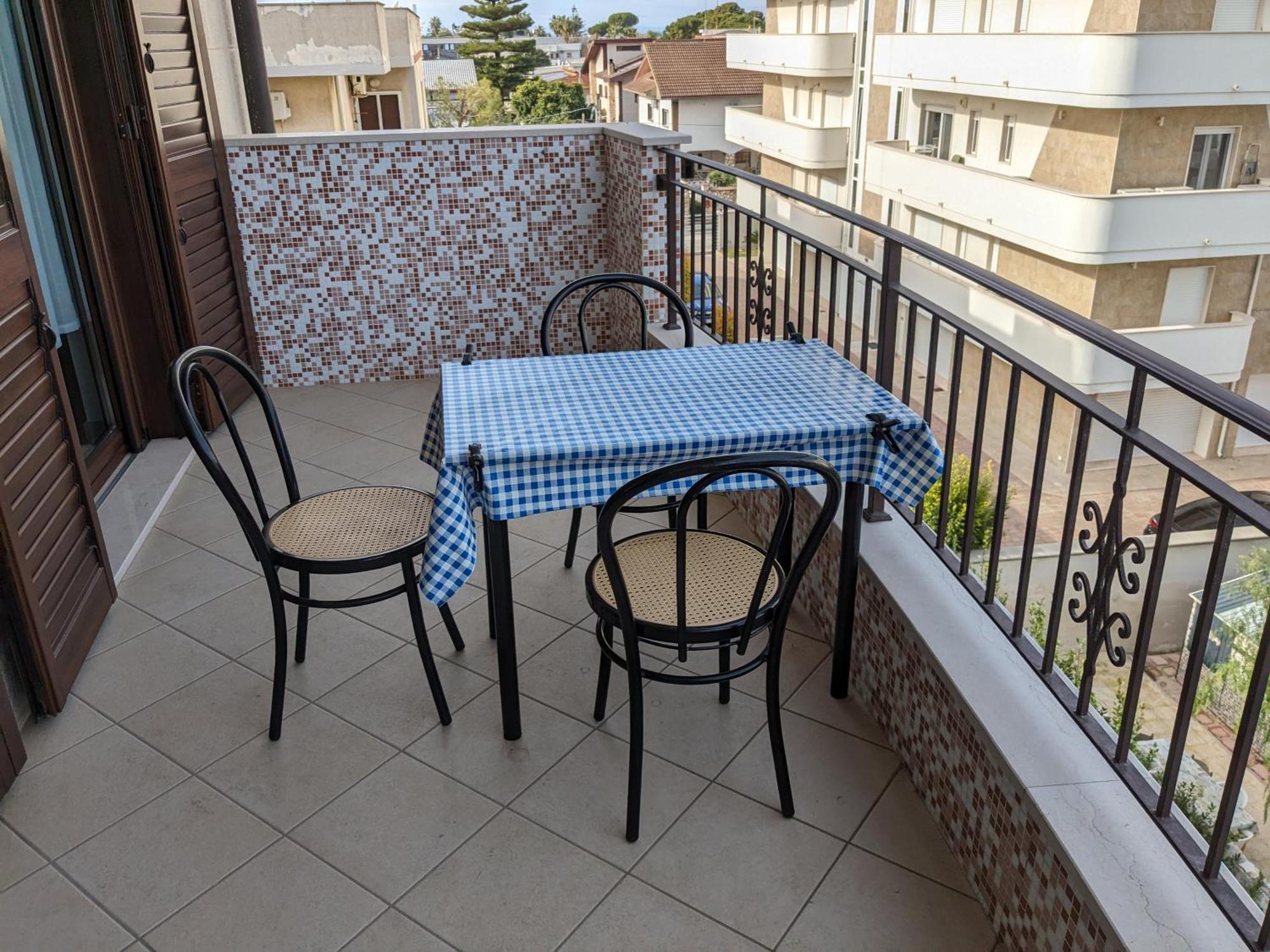 La Casa Dei Due Mari - Large Apartment With Parking Tarento Exterior foto